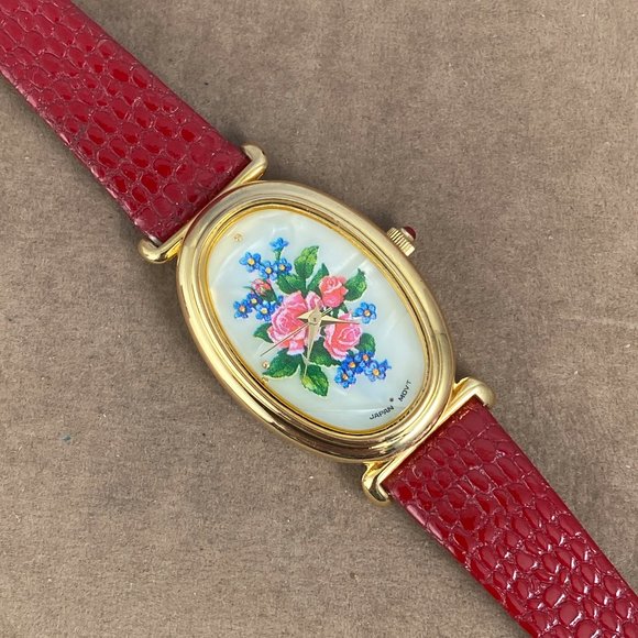 Vintage Flowers on Valentines by Avon Gold Tone Watch with a Rose Bouquet - Picture 6 of 9